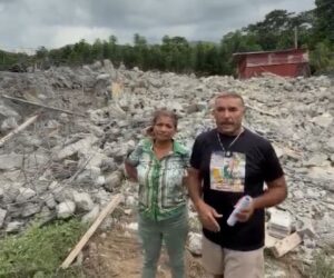 Pareja indignada dice se utilizó el poder para derrumbar una villa que había construido en Monseñor Nouel