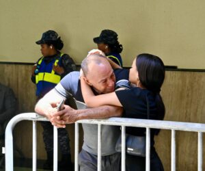 Familiares de víctimas del Jet Set salen llorando de la sala durante juicio de fondo