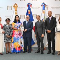 BCRD dona 21 obras literarias a la Biblioteca Abigaíl Mejía del Ministerio de la Mujer