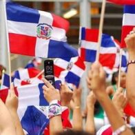 Dominicanos en Nueva York alertan sobre posible aumento de precios por disputa comercial entre EEUU y Canadá