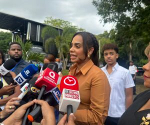 Betty Gerónimo apuesta por continuidad educativa en SDN con 750 becas para graduandos
