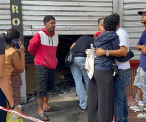 Incendio afecta varios locales del Mercado Modelo de Santiago durante la madrugada