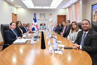 Valdez Albizu recibe a directivos de LIDAAPI y destaca fortaleza del sector mutualista