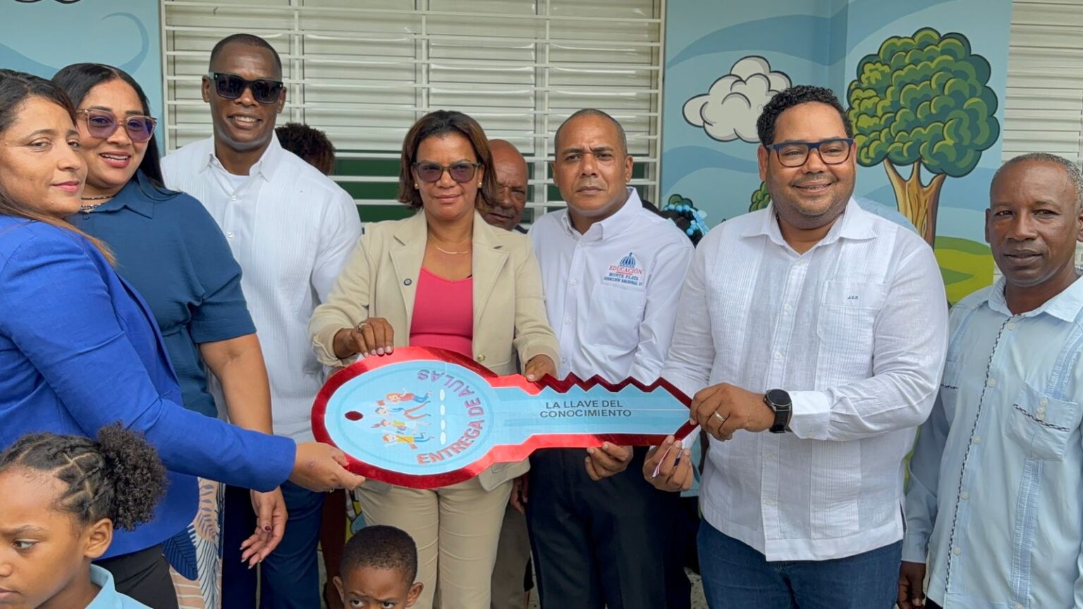 "Aulas dignas para Monte Plata: El Gobierno cumple con la Educación y entrega nuevas aulas en jornada simultánea