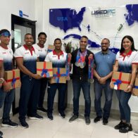 Grupo Empresarial Miguel Moreta entrega 11 laptops a atletas de Bonao