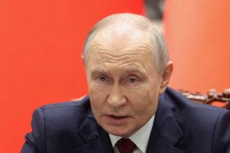 Putin amenaza con atacar sectores económicos de Ucrania