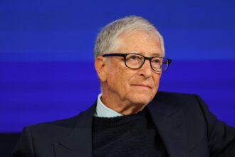 Bill Gates propone una medida ante el avance de los robots: “Si un robot hace lo mismo que tú, debe pagar impuestos”