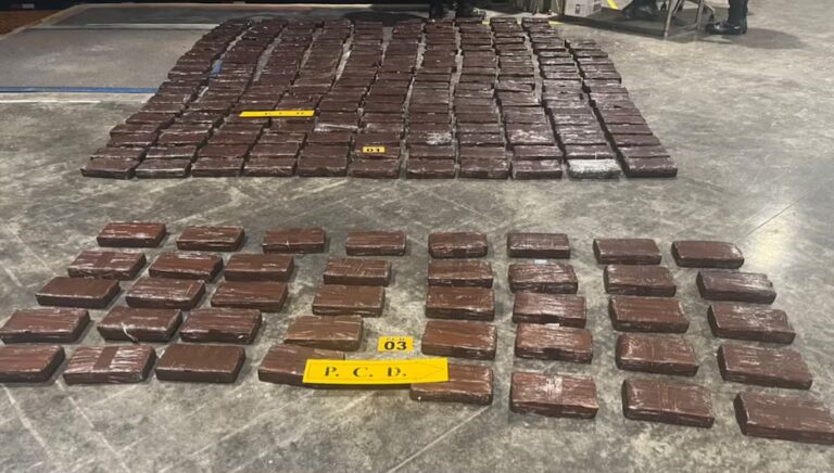 Costa Rica incauta 256 paquetes de cocaína y detiene a ocho
