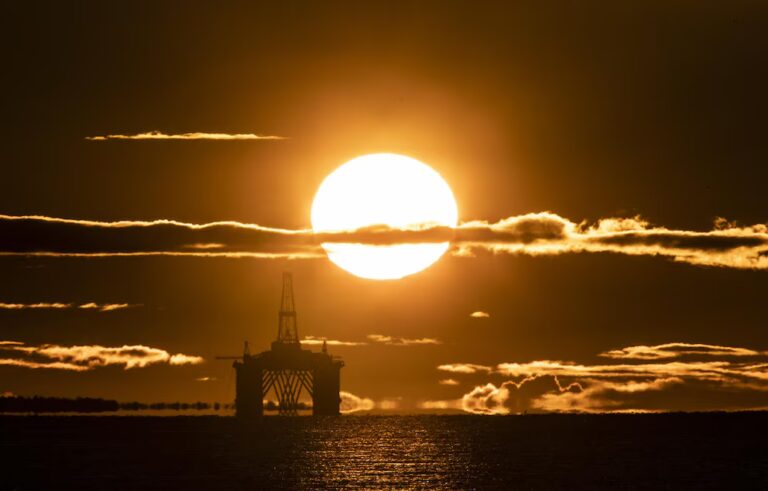 El petróleo Brent subió a 89,70 dólares y cortó tres jornadas de pérdidas