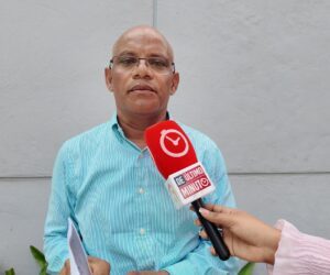 Hombre denuncia robo de su camión y falsificación de firmas para venderlo