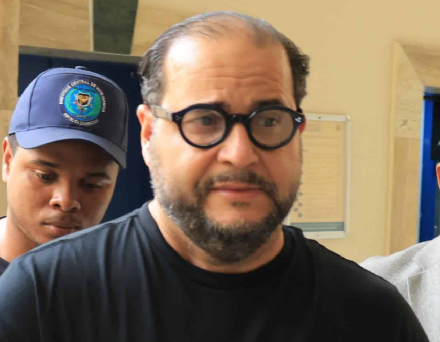 Aquiles Jiménez ofrece disculpas públicas a Alicia Ortega, Fernando Hasbún y su familia