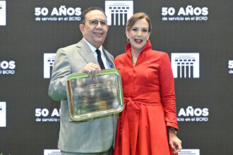 Valdez Albizu y Clarissa de la Rocha