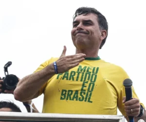 Flávio Bolsonaro propone bajar a 14 años la edad penal para delitos graves