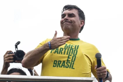 Flávio Bolsonaro propone bajar a 14 años la edad penal para delitos graves