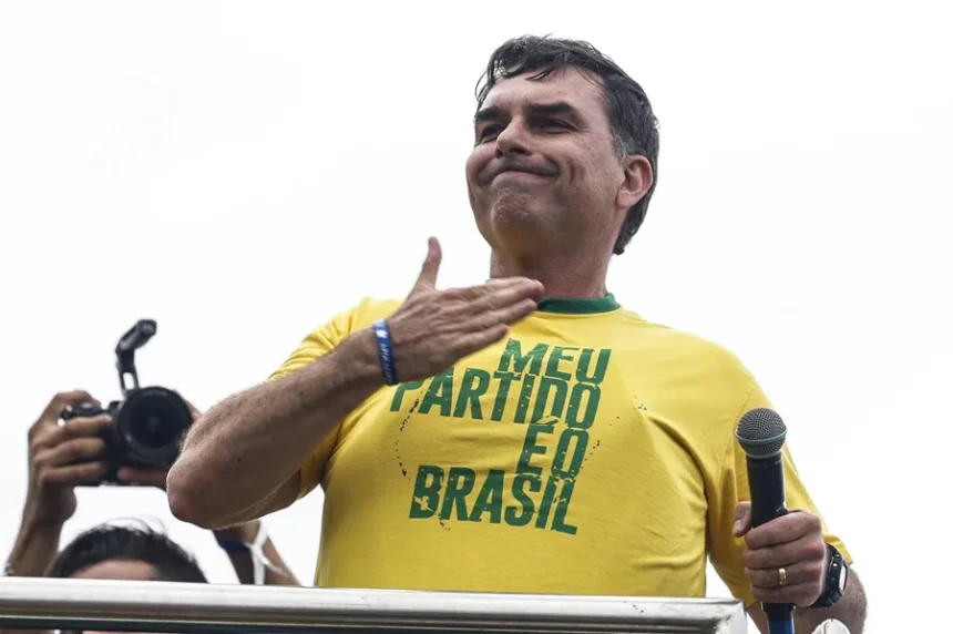 Flávio Bolsonaro propone bajar a 14 años la edad penal para delitos graves