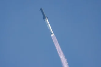 Los restos de un cohete de SpaceX impactarán el miércoles contra la Luna