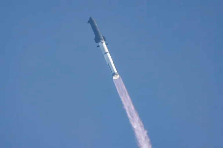 Los restos de un cohete de SpaceX impactarán el miércoles contra la Luna