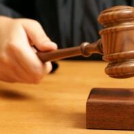 Condenan a 30 años de prisión a hombre por matar a un expolicía para robarle
