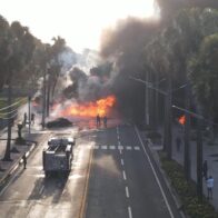 Dos fallecidos deja incendio de camión de combustible; 911 coordina operativo