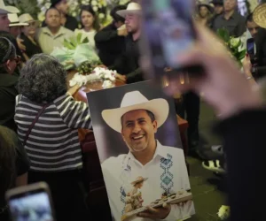 Fiscalía investiga posible vínculo entre esposa de Carlos Manzo e imputado por su asesinato