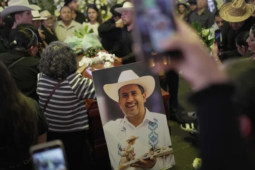 Fiscalía investiga posible vínculo entre esposa de Carlos Manzo e imputado por su asesinato