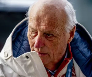 Empeora el estado de salud del rey Harald de Noruega, que permanece estable por infección