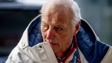 Empeora el estado de salud del rey Harald de Noruega, que permanece estable por infección