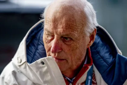 Empeora el estado de salud del rey Harald de Noruega, que permanece estable por infección