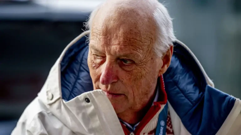 Empeora el estado de salud del rey Harald de Noruega, que permanece estable por infección