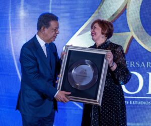 Leonel Fernández destaca aporte del IGLOBAL al país al celebrar 20 años y más de 1,600 egresados