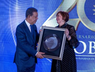 Leonel Fernández destaca aporte del IGLOBAL al país al celebrar 20 años y más de 1,600 egresados