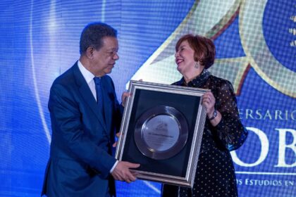 Leonel Fernández destaca aporte del IGLOBAL al país al celebrar 20 años y más de 1,600 egresados