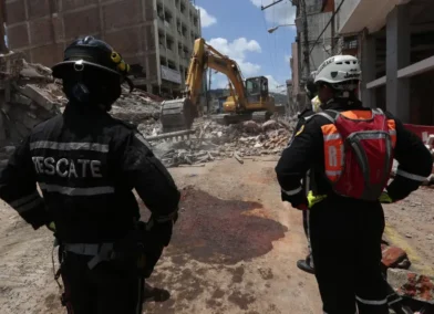 Ecuador enviará 35 rescatistas y expertos a Colombia tras el terremoto de magnitud 7,4