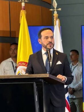 De la Espriella convoca al sector privado para su plan de reconstrucción tras terremoto