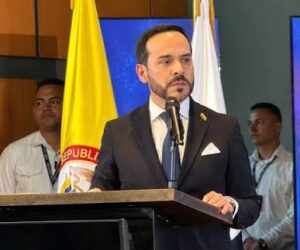 De la Espriella firma extradición a EEUU de cinco antiguos negociadores de grupos armados