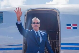 Abinader concluye visita a Colombia y regresa a RD luego de asistir a toma de posesión de De la Espriella
