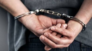 Policía arresta a 14 personas durante operativos contra robos y estafas en Santiago