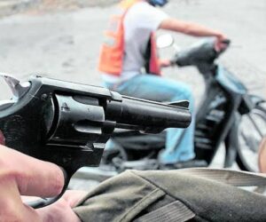 Atracan a punta de pistola a trabajadora cuando iba a una zona franca en Santiago