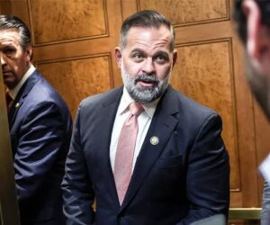 Trump dice que le pidió retirarse de primarias al congresista Cory Mills