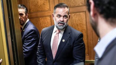 Trump dice que le pidió retirarse de primarias al congresista Cory Mills