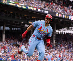 Los spikes prestados que Joshua Báez usó en su histórico debut van rumbo a Cooperstown