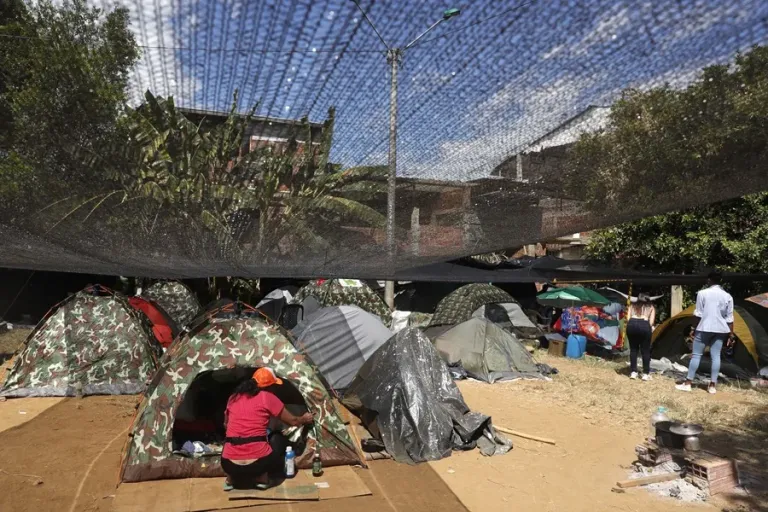 Ecuador enviará 35 rescatistas y expertos a Colombia tras el terremoto de magnitud 7,4