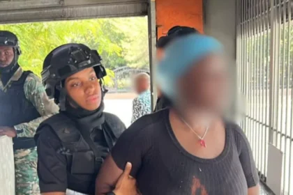 DGM interviene pica pollos y tiendas y detiene a 24 haitianos en condición migratoria irregular