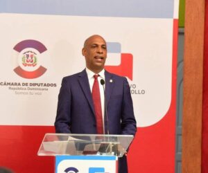 Israel Terrero pasa al Servicio Interno tras dirigir Consulado en Mayagüez