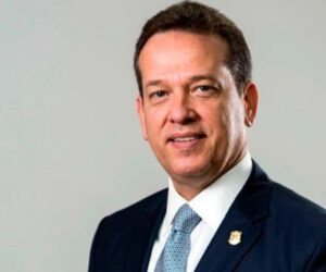 Ito Bisonó es designado ministro de Relaciones Exteriores