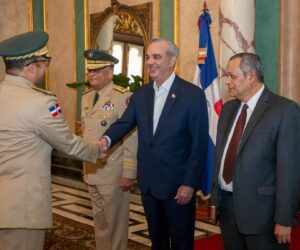 Los nuevos mandos militares de Abinader reciben una agenda marcada por frontera, migración y narcotráfico