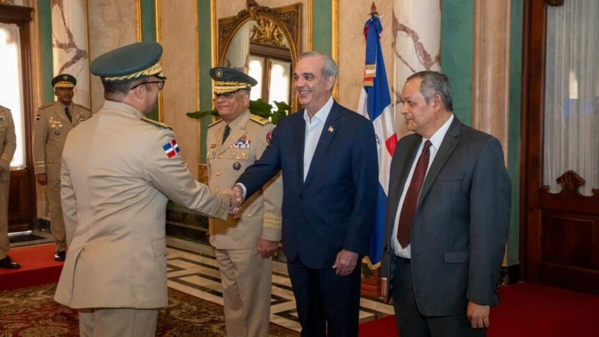 Los nuevos mandos militares de Abinader reciben una agenda marcada por frontera, migración y narcotráfico