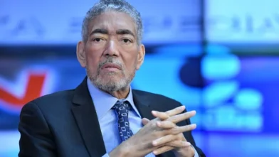 Miguel Mejía pide a Abinader explicar por qué ordenó salida de funcionarios cubanos