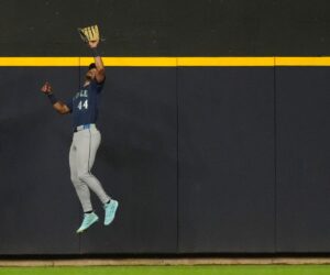 Marineros sufren histórica derrota 22-0 ante Cerveceros; error de Julio Rodríguez resume la noche