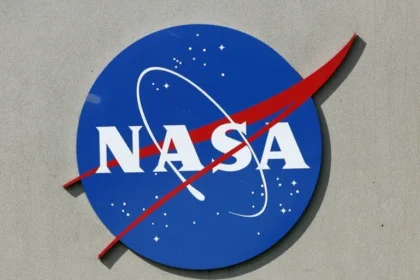 La NASA alerta del riesgo de que los microbios humanos contaminen el polo sur de la Luna